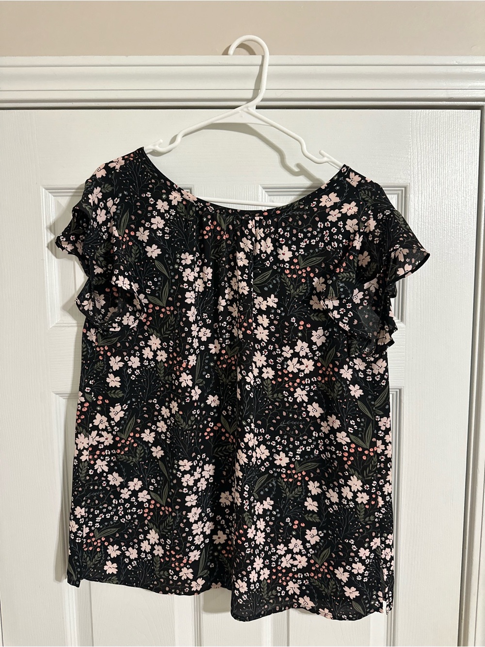 LOFT Black Floral Ruffle-Sleeve Women’s Blouse with Pink Blossoms
